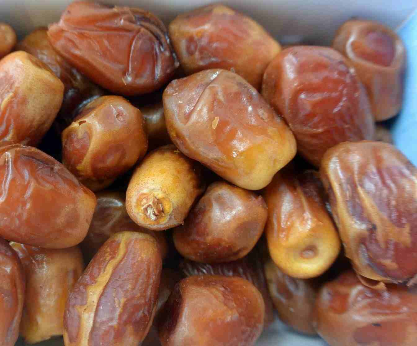 خرما زاهدی قصب طلایی رنگ با ماندگاری مناسب و طعم دلچسب